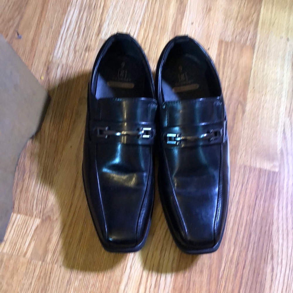 Men’s black dress shoes